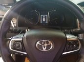 Cần bán xe Toyota Camry năm sản xuất 2016, màu ghi vàng, giá tốt