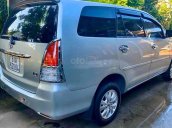 Cần bán gấp Toyota Innova G đời 2010, màu bạc còn mới