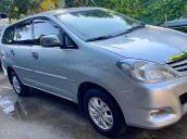 Cần bán gấp Toyota Innova G đời 2010, màu bạc còn mới