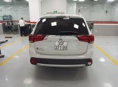 Cần bán lại xe Mitsubishi Outlander đời 2018, giá tốt