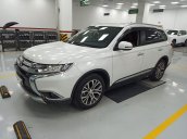 Cần bán lại xe Mitsubishi Outlander đời 2018, giá tốt