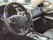 Cần bán xe Toyota Camry năm sản xuất 2016, màu ghi vàng, giá tốt