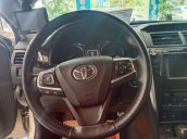 Cần bán xe Toyota Camry năm sản xuất 2016, màu ghi vàng, giá tốt