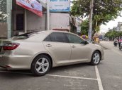 Cần bán xe Toyota Camry năm sản xuất 2016, màu ghi vàng, giá tốt