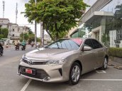 Cần bán xe Toyota Camry năm sản xuất 2016, màu ghi vàng, giá tốt