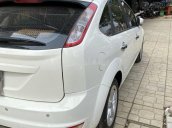 Bán Ford Focus đời 2011, màu trắng, số tự động