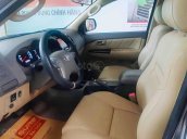 Bán Toyota Fortuner 2.7V 4x2 AT năm sản xuất 2013, màu xám còn mới  