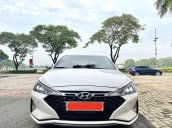 Bán Hyundai Elantra năm 2019, màu trắng