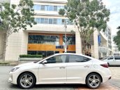 Bán Hyundai Elantra năm 2019, màu trắng