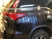 Cần bán lại xe Toyota Fortuner năm 2017, màu đen