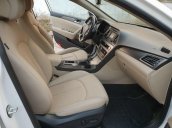 Cần bán gấp Hyundai Sonata đời 2015, màu trắng chính chủ, 660tr