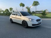 Cần bán gấp Hyundai Verna sản xuất 2008, màu trắng, số sàn