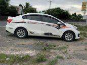 Cần bán xe Kia Rio sản xuất năm 2017, màu trắng còn mới, giá tốt