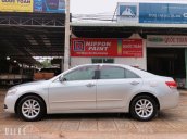 Chính chủ bán xe Toyota Camry đời 2010, màu bạc