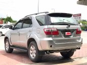 Cần bán gấp Toyota Fortuner 2.5G 2011, màu bạc, giá chỉ 580 triệu