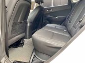 Cần bán xe Hyundai Kona 2.0 đời 2018, màu trắng còn mới 