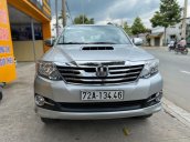 Bán xe Toyota Fortuner năm sản xuất 2015, màu bạc số sàn, 645tr