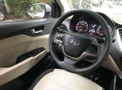 Bán Hyundai Accent sản xuất năm 2018, màu vàng cát, số sàn