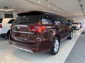 Bán Kia Sedona sản xuất năm 2020, màu đỏ, giao xe nhanh