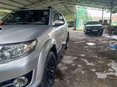 Bán xe Toyota Fortuner đời 2016, màu bạc số sàn, giá chỉ 690 triệu