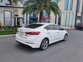 Bán xe Hyundai Elantra năm sản xuất 2017, màu trắng, 579 triệu