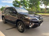 Cần bán xe Toyota Fortuner sản xuất năm 2019, màu đen, giá tốt