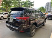 Cần bán xe Toyota Fortuner sản xuất năm 2019, màu đen, giá tốt