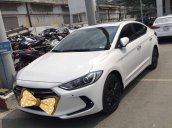 Cần bán xe Hyundai Elantra đời 2018, màu trắng còn mới
