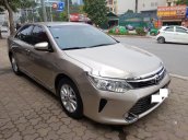 Bán Toyota Camry năm 2015, màu vàng cát