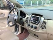 Cần bán lại xe Toyota Innova 2.0V đời 2015, màu bạc xe gia đình, giá 487tr