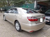 Bán Toyota Camry năm 2015, màu vàng cát