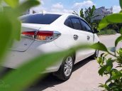 Bán xe Toyota Vios sản xuất 2019, màu trắng, chính chủ, giá tốt