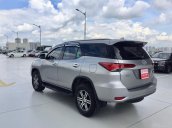 Thanh lý xe Toyota Fortuner 2.4G MT 2017, màu bạc xe đi được 79.000km - Xe chất giá tốt