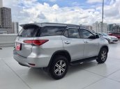 Thanh lý xe Toyota Fortuner 2.4G MT 2017, màu bạc xe đi được 79.000km - Xe chất giá tốt