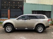 Cần bán xe Mitsubishi Pajero Sport sản xuất năm 2016, màu ghi vàng