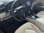 Bán xe Toyota Camry 2.5Q đời 2019, màu trắng