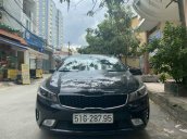 Cần bán lại xe Kia Cerato năm sản xuất 2017, màu đen, giá 540tr