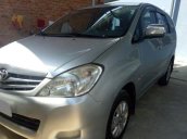 Xe Toyota Innova 2.0V năm sản xuất 2009, màu bạc còn mới 