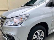 Cần bán lại xe Toyota Innova 2.0V đời 2015, màu bạc xe gia đình, giá 487tr