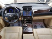 Bán Toyota Camry năm 2015, màu vàng cát