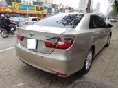 Bán Toyota Camry năm 2015, màu vàng cát