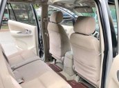 Cần bán lại xe Toyota Innova 2.0V đời 2015, màu bạc xe gia đình, giá 487tr