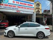 Cần bán gấp Kia Optima năm sản xuất 2019, màu trắng