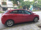 Cần bán gấp Hyundai i30, màu đỏ