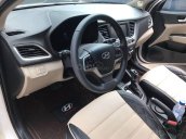 Cần bán chiếc Hyundai Accent 2019, số tự động, màu trắng siêu mới