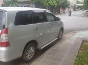 Cần bán gấp Toyota Innova đời 2015, màu bạc, xe gia đình