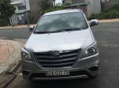 Cần bán Toyota Innova đời 2015, màu bạc