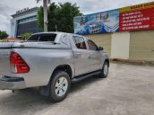 Cần bán Toyota Hilux sản xuất 2016, màu bạc, nhập khẩu  