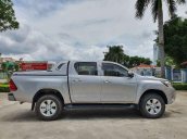 Cần bán Toyota Hilux sản xuất 2016, màu bạc, nhập khẩu  