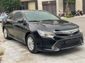 Bán gấp chiếc Toyota Camry 2.0 sản xuất năm 2015, xe giá thấp, giao nhanh hỗ trợ trả góp